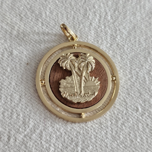 Palm Tree Beach Pendant Gold Tone Brown Wood - Picture 4 of 5